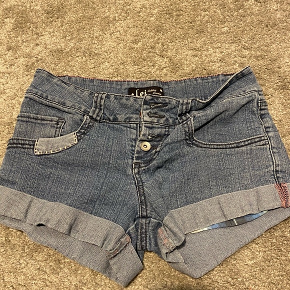 L.E.I Jean shorts- SMALL - Picture 1 of 2